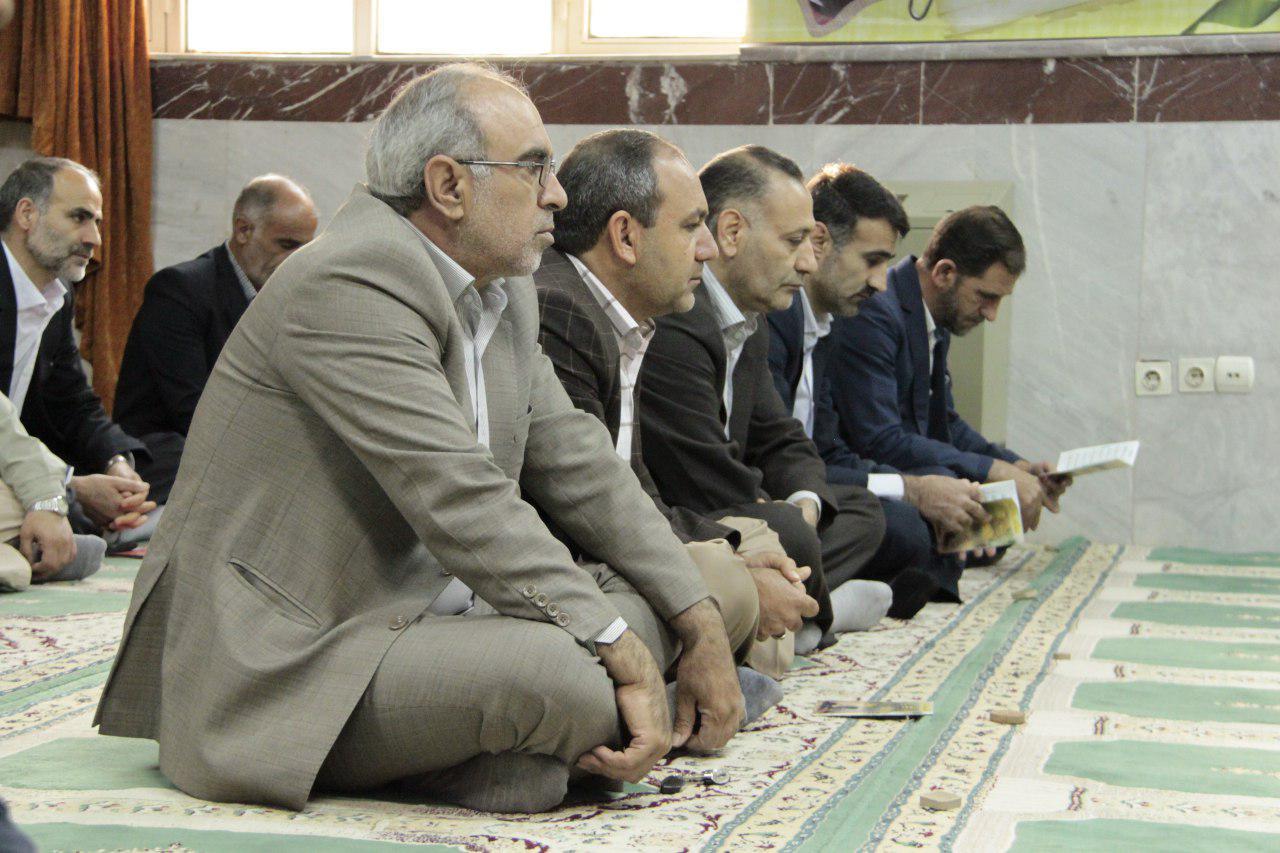 مراسم تجلیل از خادمان نمونه خانواده شهدا در لرستان