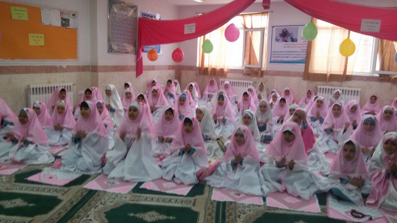 گزارش تصویری برگزاری جشن تکلیف دانش&zwnj;آموزان دبستان دخترانه شایستگان خرم&zwnj;آباد