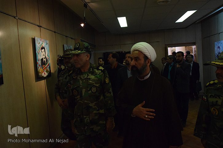 گزارش تصویری برپایی نمایشگاه عکس &laquo;قاب&lrm;های آسمانی&raquo;