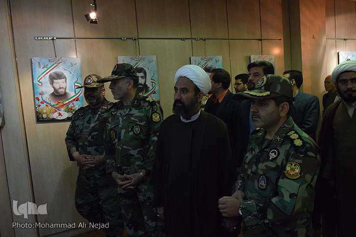 گزارش تصویری برپایی نمایشگاه عکس &laquo;قاب&lrm;های آسمانی&raquo;