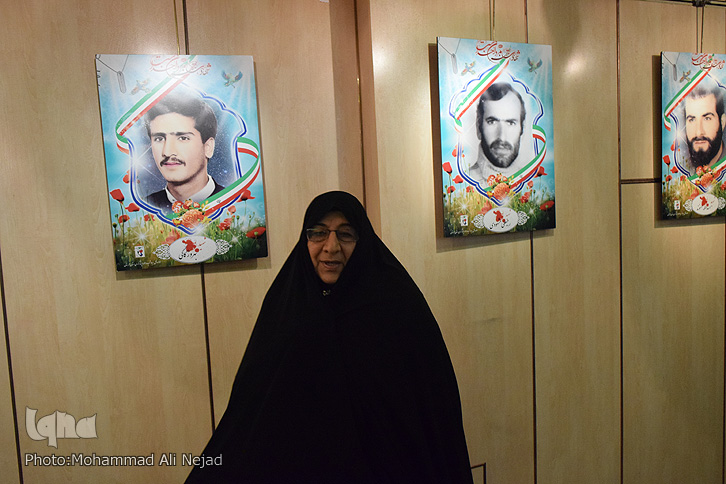 گزارش تصویری برپایی نمایشگاه عکس &laquo;قاب&lrm;های آسمانی&raquo;