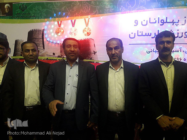 آیین تجلیل از پهلوانان و افتخارآفرینان ورزش لرستان + عکس