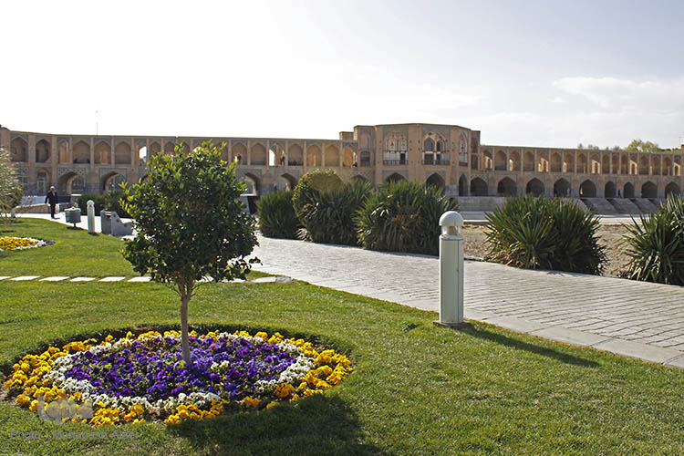نرم نرمک میرسد اینک بهار