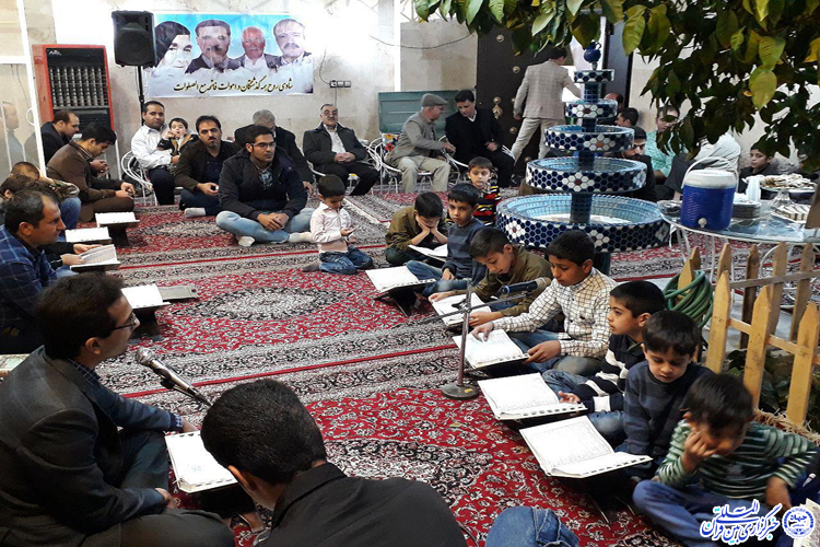 جلسه&zwnj; قرآن خانگی 35 ساله در رحمت&zwnj;آباد یزد با حضور پرشور جوانان