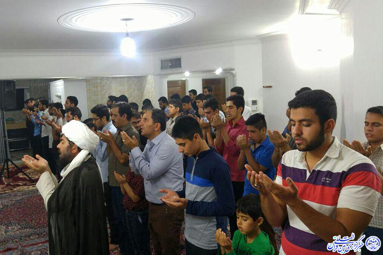 جلسه&zwnj; قرآن خانگی 35 ساله در رحمت&zwnj;آباد یزد با حضور پرشور جوانان