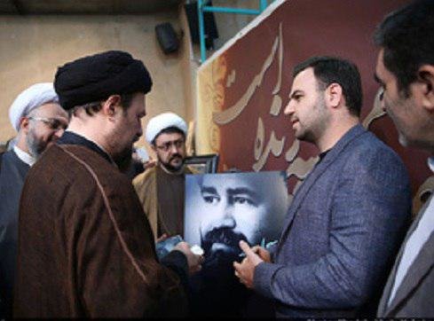 بازدید سیدحسن خمینی از کارگاه هنری «یار و یادگار» بازدید سیدحسن خمینی از کارگاه هنری «یار و یادگار»