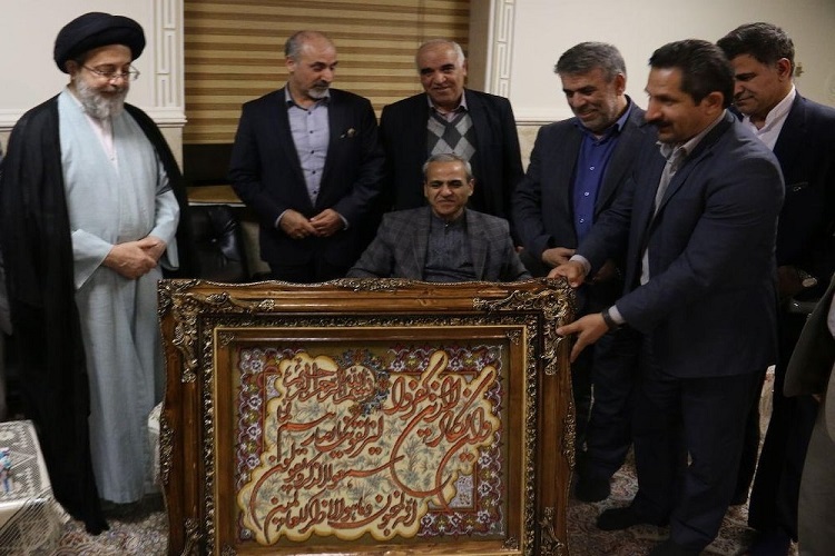 حضور شهردار تبریز در بیت «اولین شهید محراب انقلاب اسلامی» حضور شهردار تبریز در بیت «اولین شهید محراب انقلاب اسلامی»