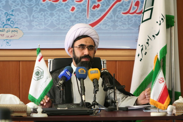 ارائه خدمت به مسافران نوروزی در 883 زائرسرا/ به کارگیری روش&zwnj;های نوین تبلیغ دینی در آستان امامزادگان