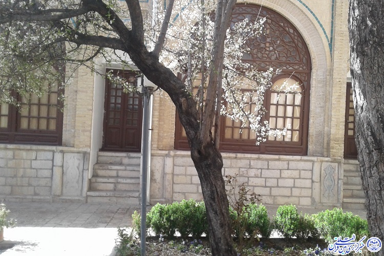 تکیه بیگلربیگی زیباترین آئینه&zwnj;کاری در کرمانشاه