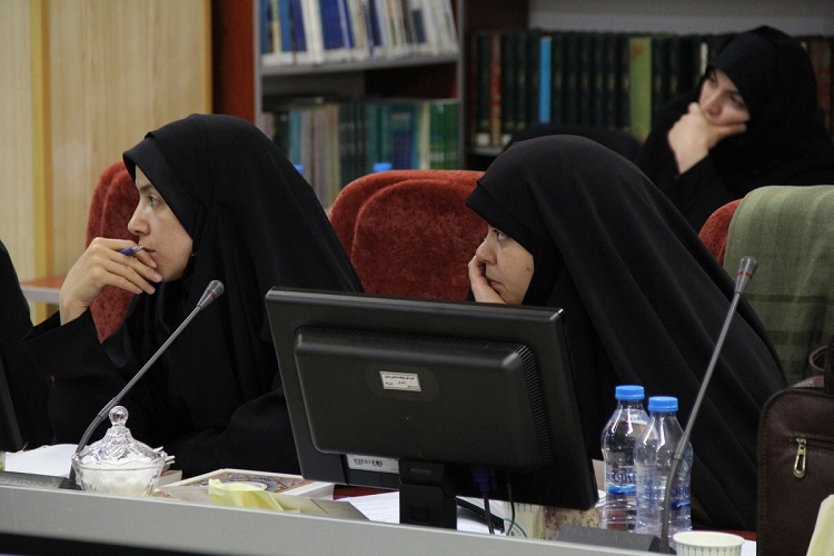 معلم خوب، عامل به قرآن است