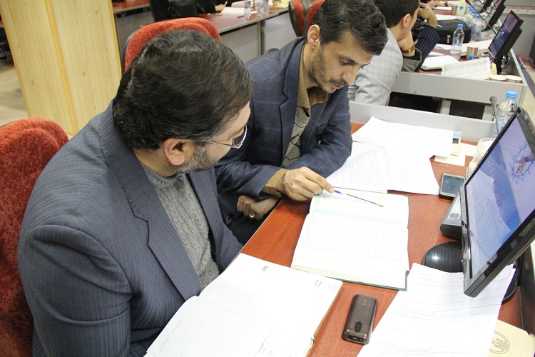 معلم خوب، عامل به قرآن است