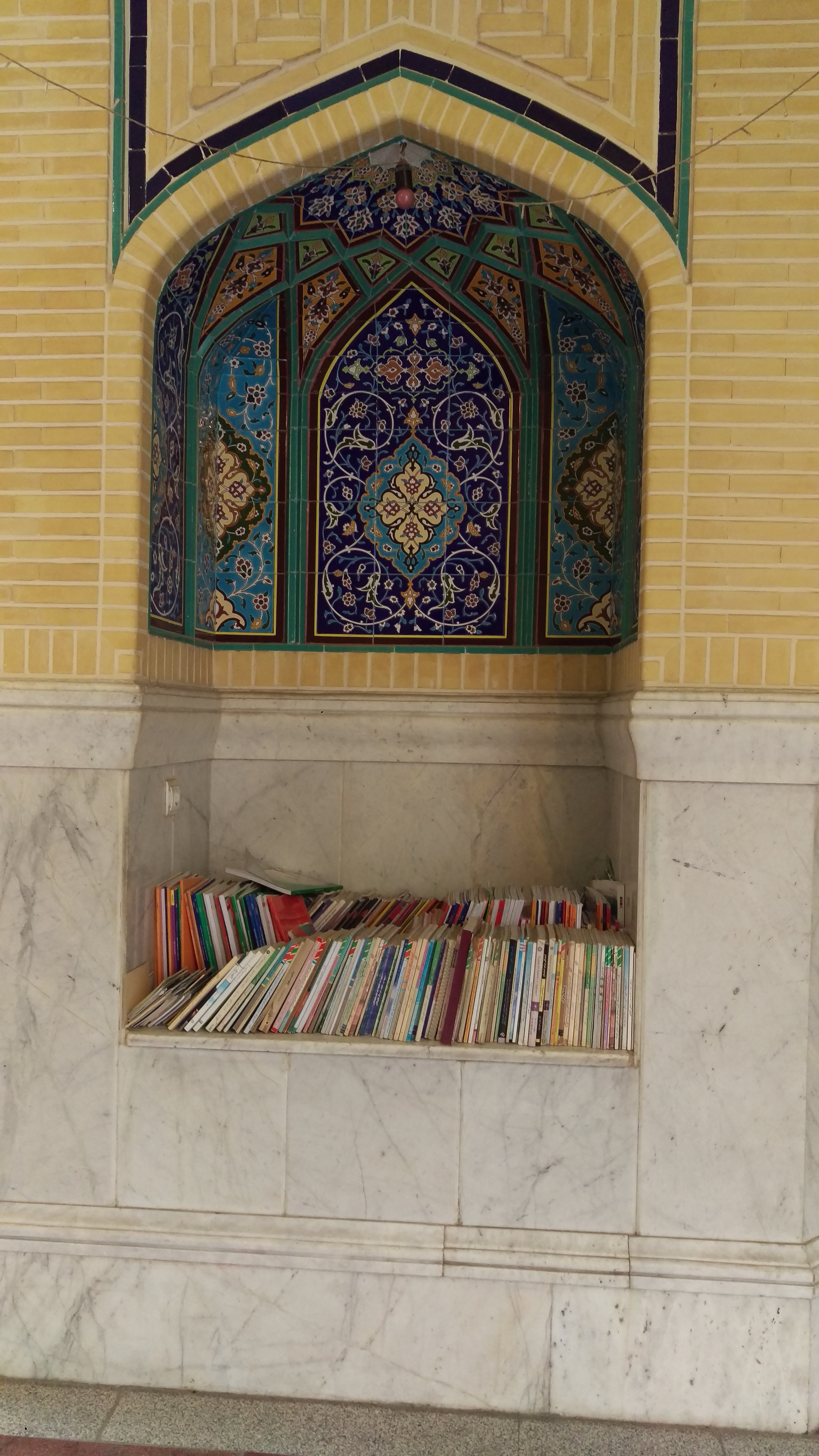 جمعه/ اینجا مسجد است هیچ داستانی ندارد؛ دوست داری بردار دوست داری بزار