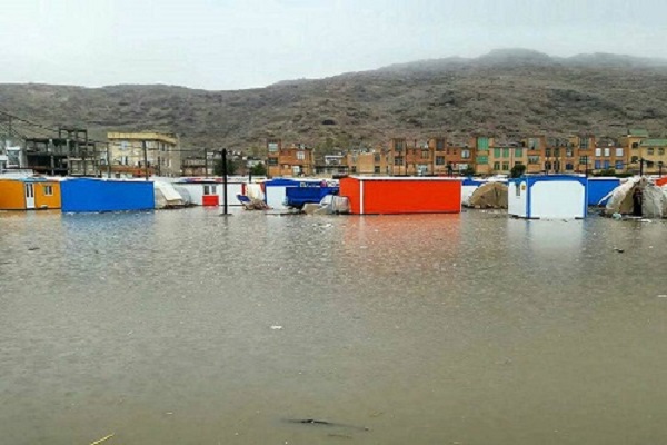 تنها 40 درصد ساکنان زلزله زده کرمانشاه کانکس دارند/ بنیاد مسکن دیگر به جای کانکس قایق بفرستد
