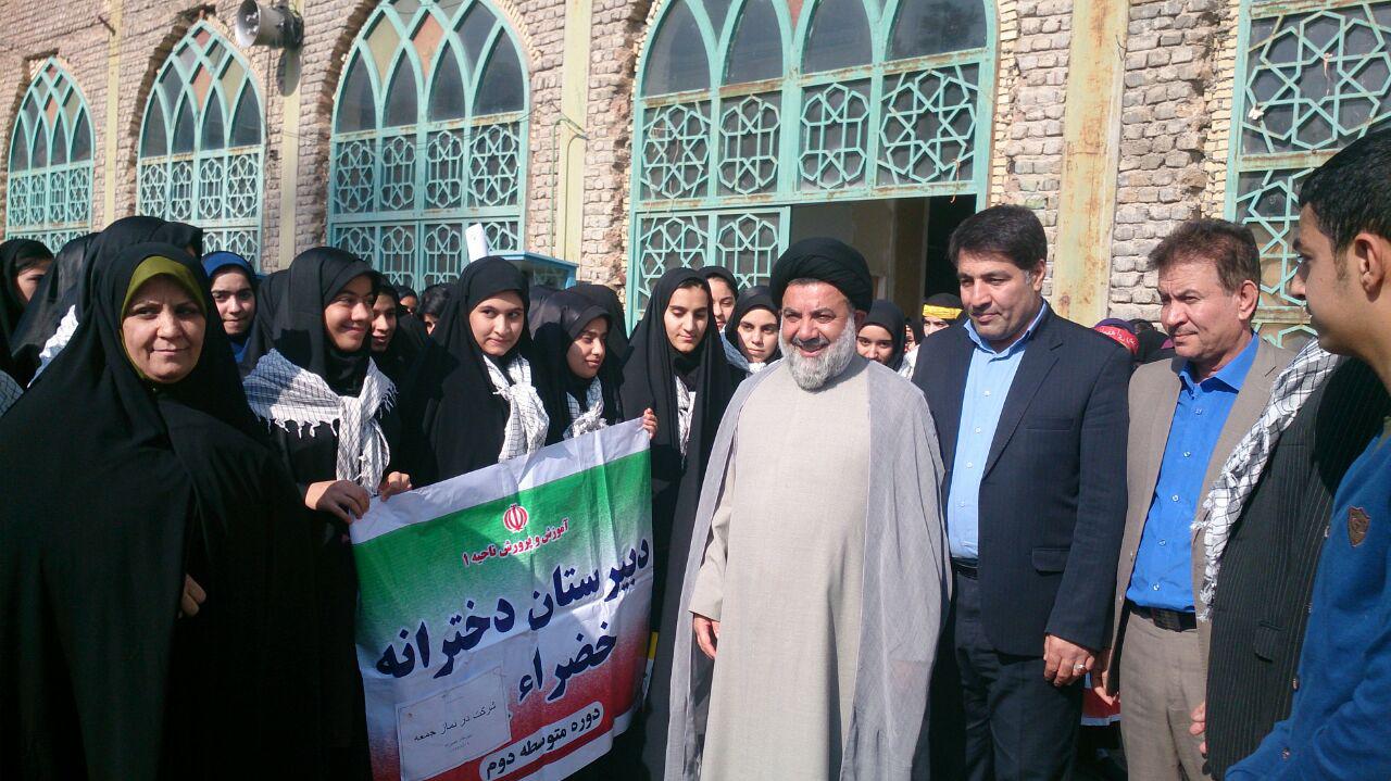 گزارش تصویری حضور مدارس خرمآباد در نماز جمعه گزارش تصویری حضور مدارس خرمآباد در نماز جمعه