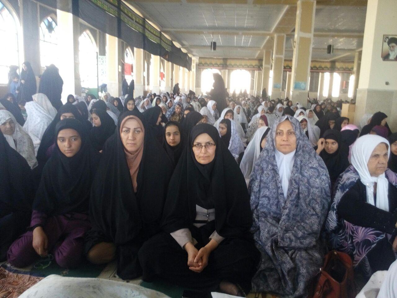 گزارش تصویری حضور مدارس خرمآباد در نماز جمعه گزارش تصویری حضور مدارس خرمآباد در نماز جمعه