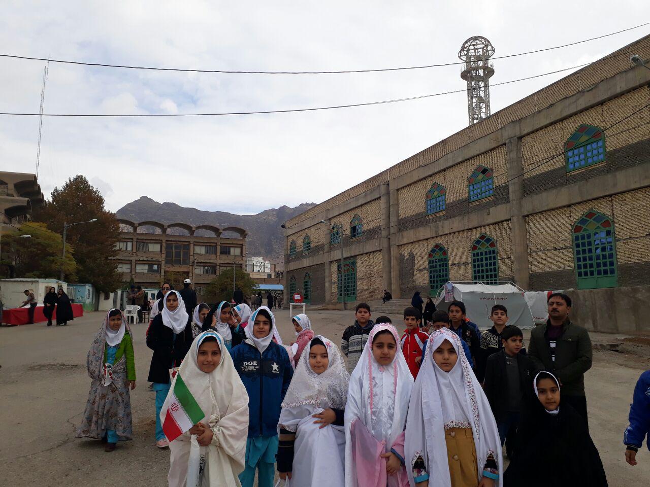 گزارش تصویری حضور مدارس خرمآباد در نماز جمعه گزارش تصویری حضور مدارس خرمآباد در نماز جمعه