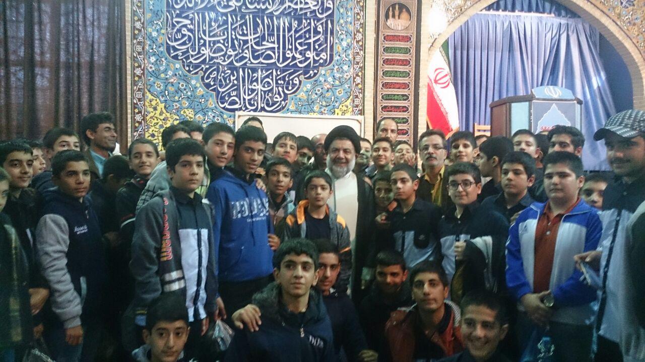 گزارش تصویری حضور مدارس خرمآباد در نماز جمعه گزارش تصویری حضور مدارس خرمآباد در نماز جمعه