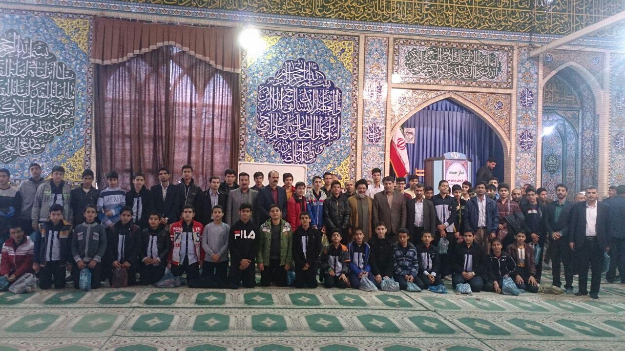 گزارش تصویری حضور مدارس خرمآباد در نماز جمعه گزارش تصویری حضور مدارس خرمآباد در نماز جمعه