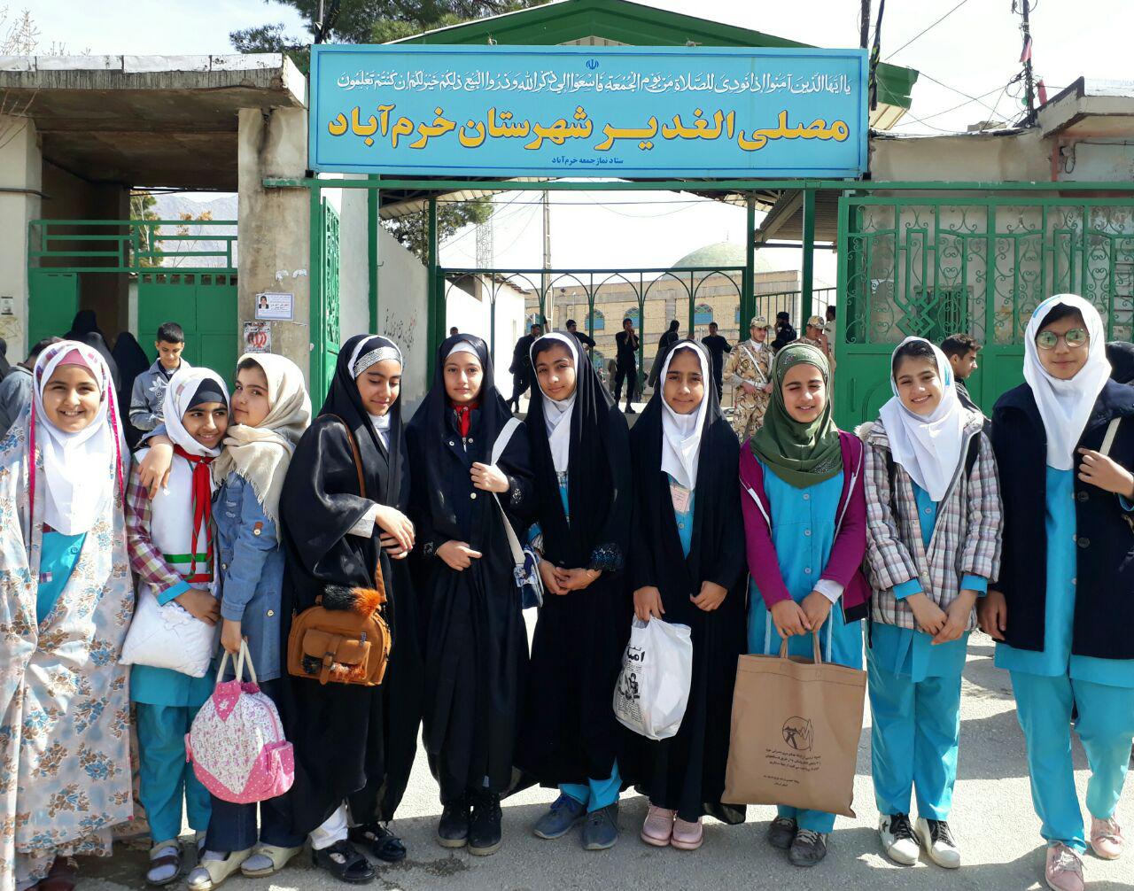گزارش تصویری حضور مدارس خرمآباد در نماز جمعه گزارش تصویری حضور مدارس خرمآباد در نماز جمعه