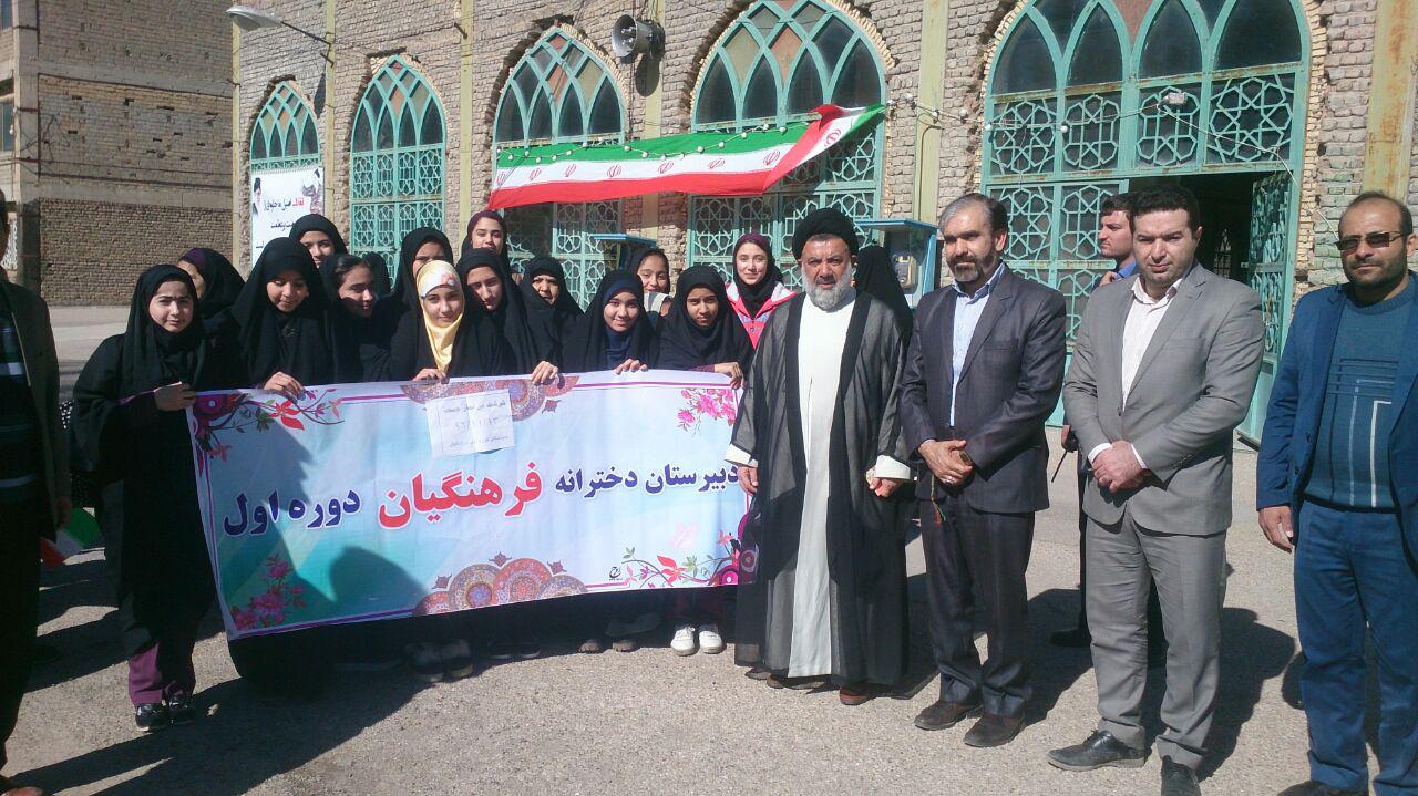 گزارش تصویری حضور مدارس خرمآباد در نماز جمعه گزارش تصویری حضور مدارس خرمآباد در نماز جمعه
