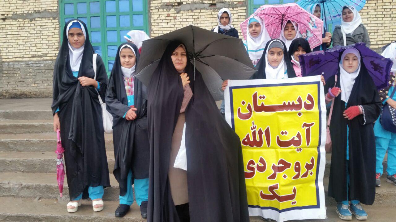 گزارش تصویری حضور مدارس خرمآباد در نماز جمعه گزارش تصویری حضور مدارس خرمآباد در نماز جمعه