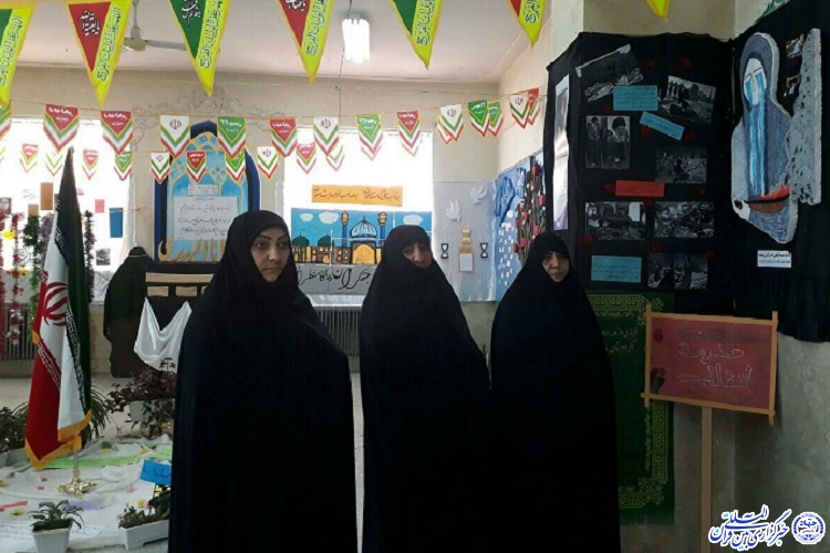 برپایی غرفه&zwnj;های اقتصاد مقاومتی در دبیرستان صدرای کرمانشاه