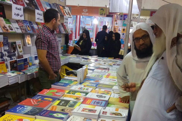 بازدید مفتی قاسمی از نمایشگاه کتاب زاهدان