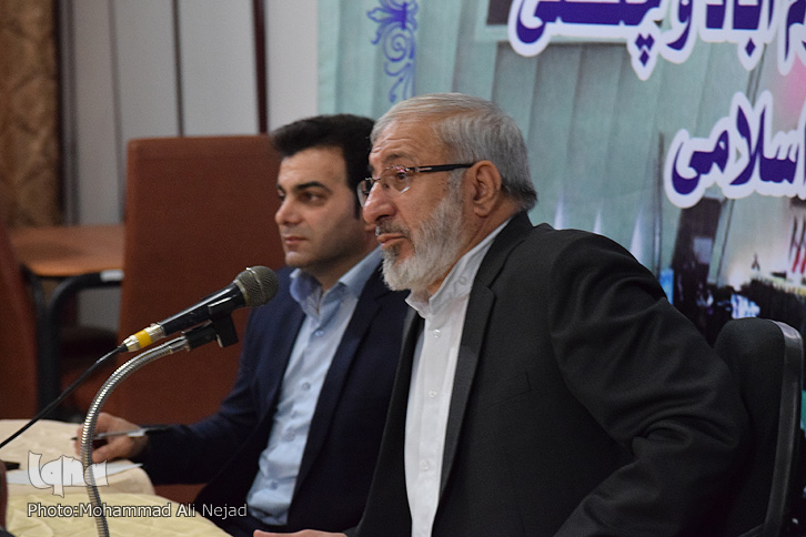 نشست خبری