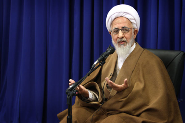 قرآن کریم، مومنان را از دوستی با منافق و کفار به شدت نهی کرده است