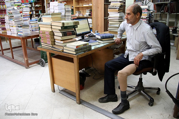 مردی که پایش را در خاکریز دشمن جا گذاشته...