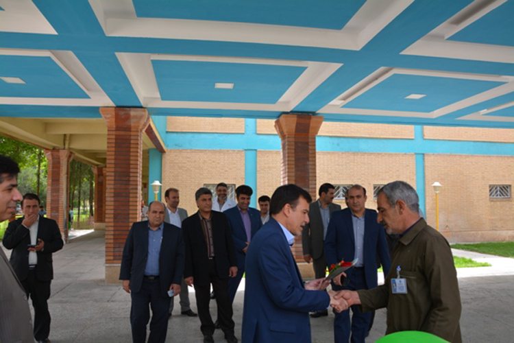 تجدید میثاق کارگران لرستانی با آرمانهای شهدا تجدید میثاق کارگران لرستانی با آرمانهای شهدا