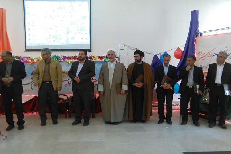 اساتید دانشکده علوم قرآنی خمین تجلیل شدند