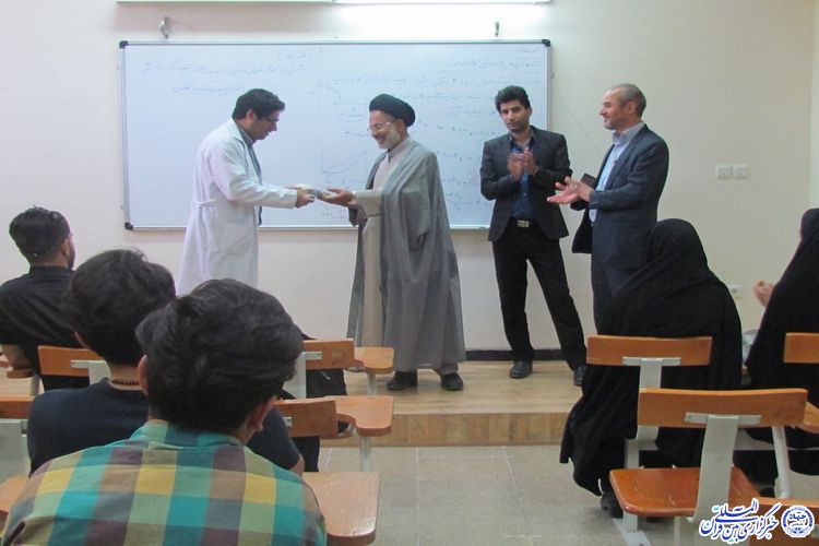 فضیلت شرکت در جلسه علمی بیش از صدها رکعت نماز است