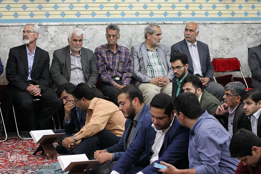 تجلیل از پیشکسوان قرآن همزمان با روز معلم در مشهد تجلیل از پیشکسوان قرآن همزمان با روز معلم در مشهد