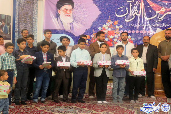 تجلیل از قاریان نوجوان جلسه دائمی «بیت الزهرا» یزد +عکس