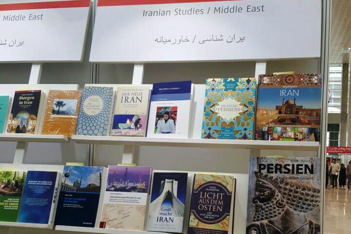 گشتی در سرای ملل شهر آفتاب/ از کتب اسلامی غرفه آلمان تا ترجمه قرآن در غرفه روس‌ها