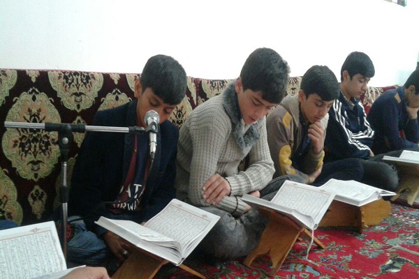 حضور نوجوانان در جلسه قرآن مؤسسه آل یس سجاس