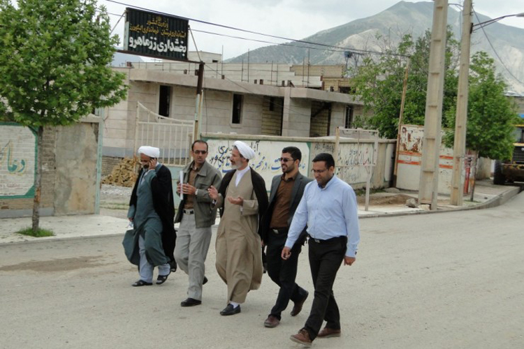 بازدید مدیرکل تبلیغات اسلامی لرستان از خانههای عالم شولآباد بازدید مدیرکل تبلیغات اسلامی لرستان از خانههای عالم شولآباد