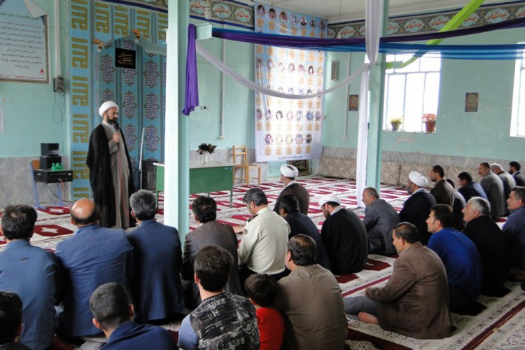 بازدید مدیرکل تبلیغات اسلامی لرستان از خانههای عالم شولآباد بازدید مدیرکل تبلیغات اسلامی لرستان از خانههای عالم شولآباد