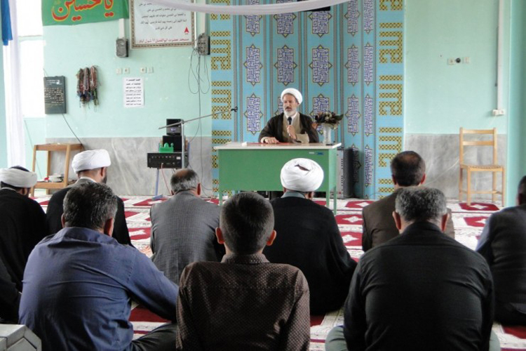 بازدید مدیرکل تبلیغات اسلامی لرستان از خانههای عالم شولآباد بازدید مدیرکل تبلیغات اسلامی لرستان از خانههای عالم شولآباد