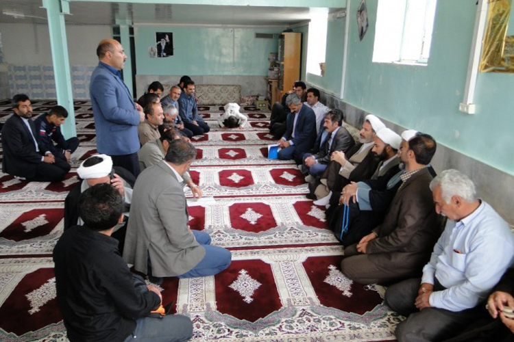 بازدید مدیرکل تبلیغات اسلامی لرستان از خانههای عالم شولآباد بازدید مدیرکل تبلیغات اسلامی لرستان از خانههای عالم شولآباد