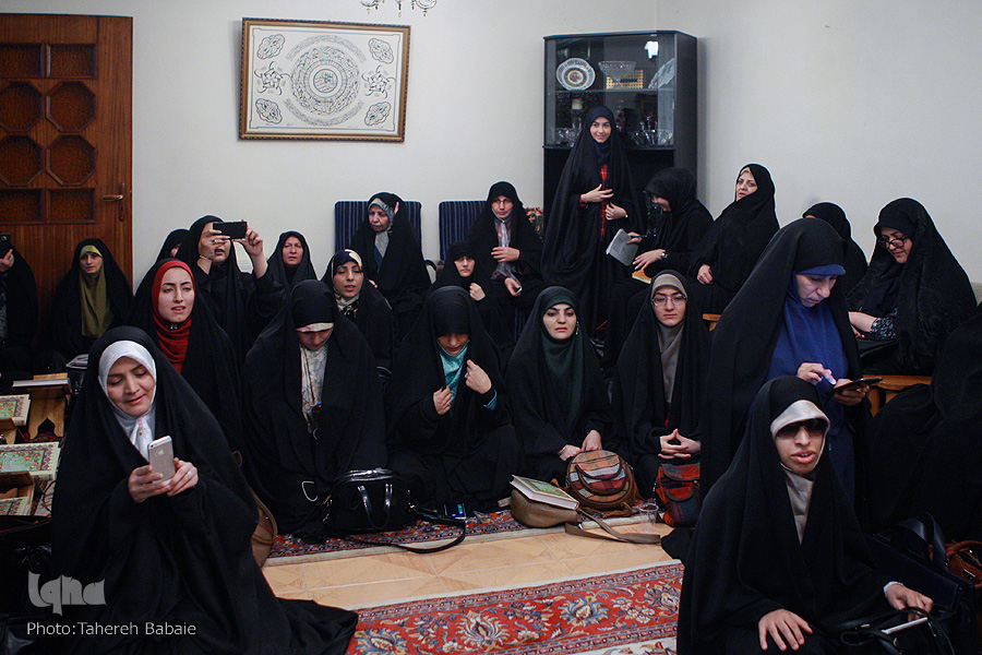 نوای قرآن از سرچشمه/ تجلیل بانوان قرآنی از استاد + عکس و فیلم نوای قرآن از سرچشمه/ تجلیل بانوان قرآنی از استاد + عکس و فیلم