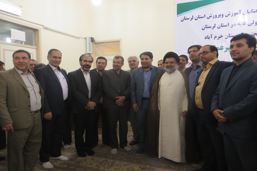 دیدار معلمان برگزیده و فرهنگیان لرستان با آیت‌الله میرعمادی
