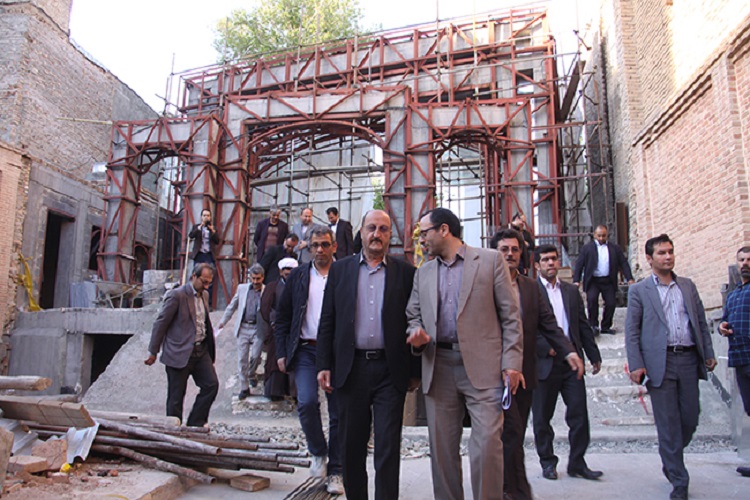 بازدید استاندار کردستان از امامزاده هاجره خاتون
