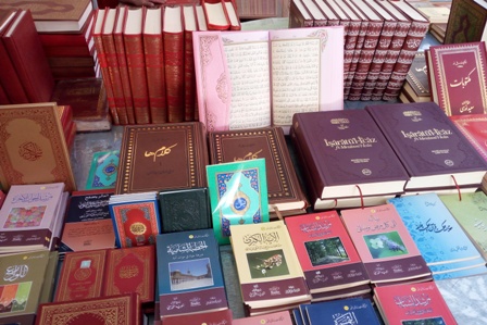 نگاهی به قرآن‌ها و آثار اسلامی عرضه شده در بخش ناشران خارجی نمایشگاه کتاب