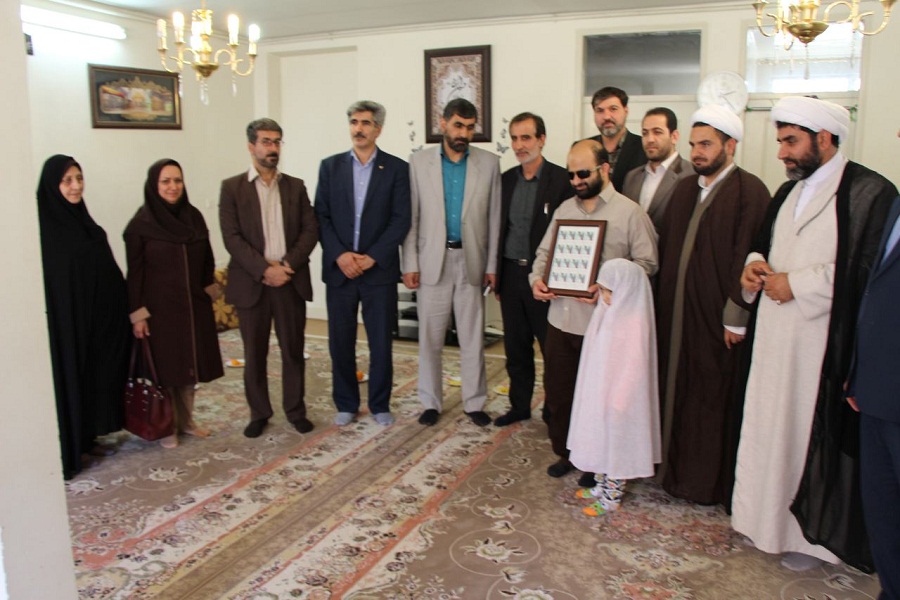 تجلیل از محمد بهرامی، برگزیده مسابقات قرآن روشندلان جهان اسلام