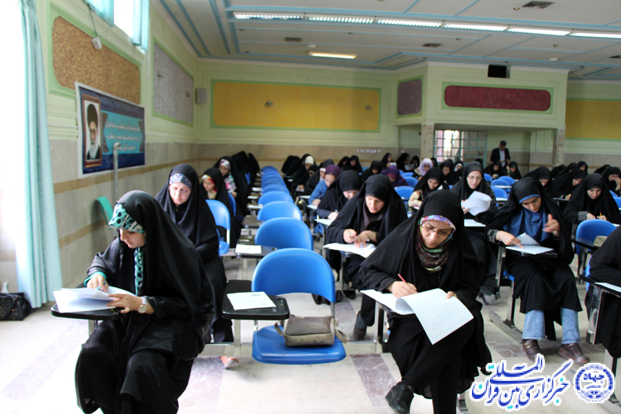 گزارش تصویری آزمون اعطای مدرک تخصصی به حفاظ قرآن در لرستان