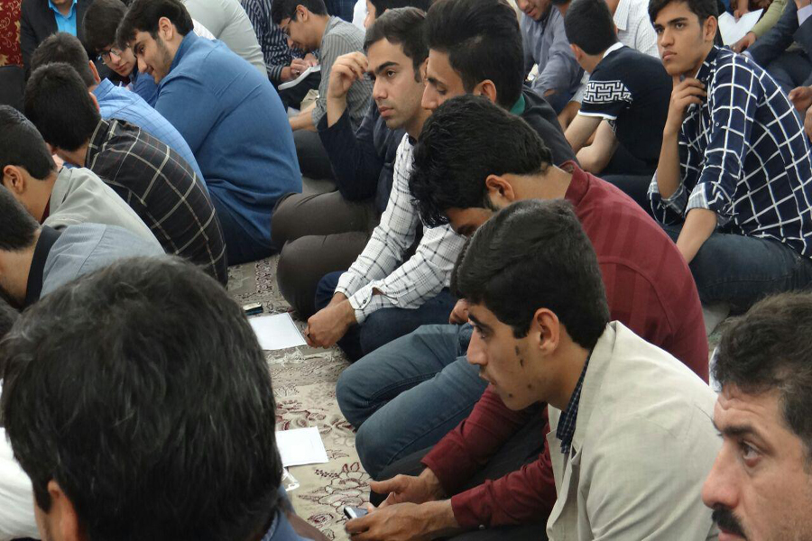 شاخصه‌های جوان مؤمن و انقلابی