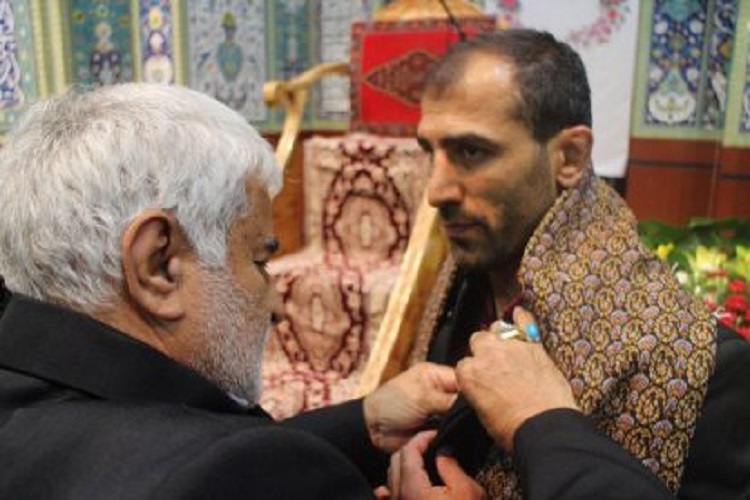 ورزشکار قهرمان جهان مدال‌های خود را به حسینیه اعظم زنجان اهدا کرد