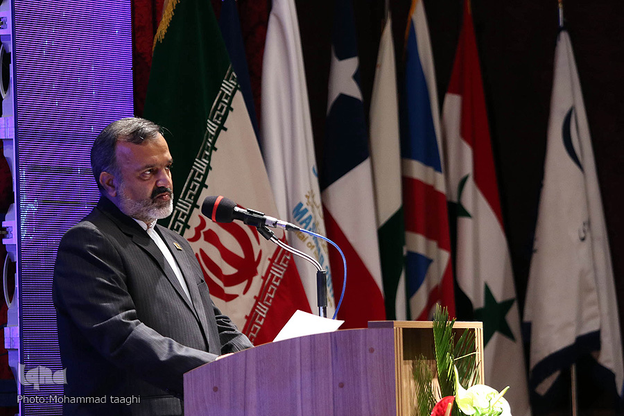 مراسم بزرگداشت فردوسی و روز پاسداشت زبان پارسی برگزار شد/رونمایی از